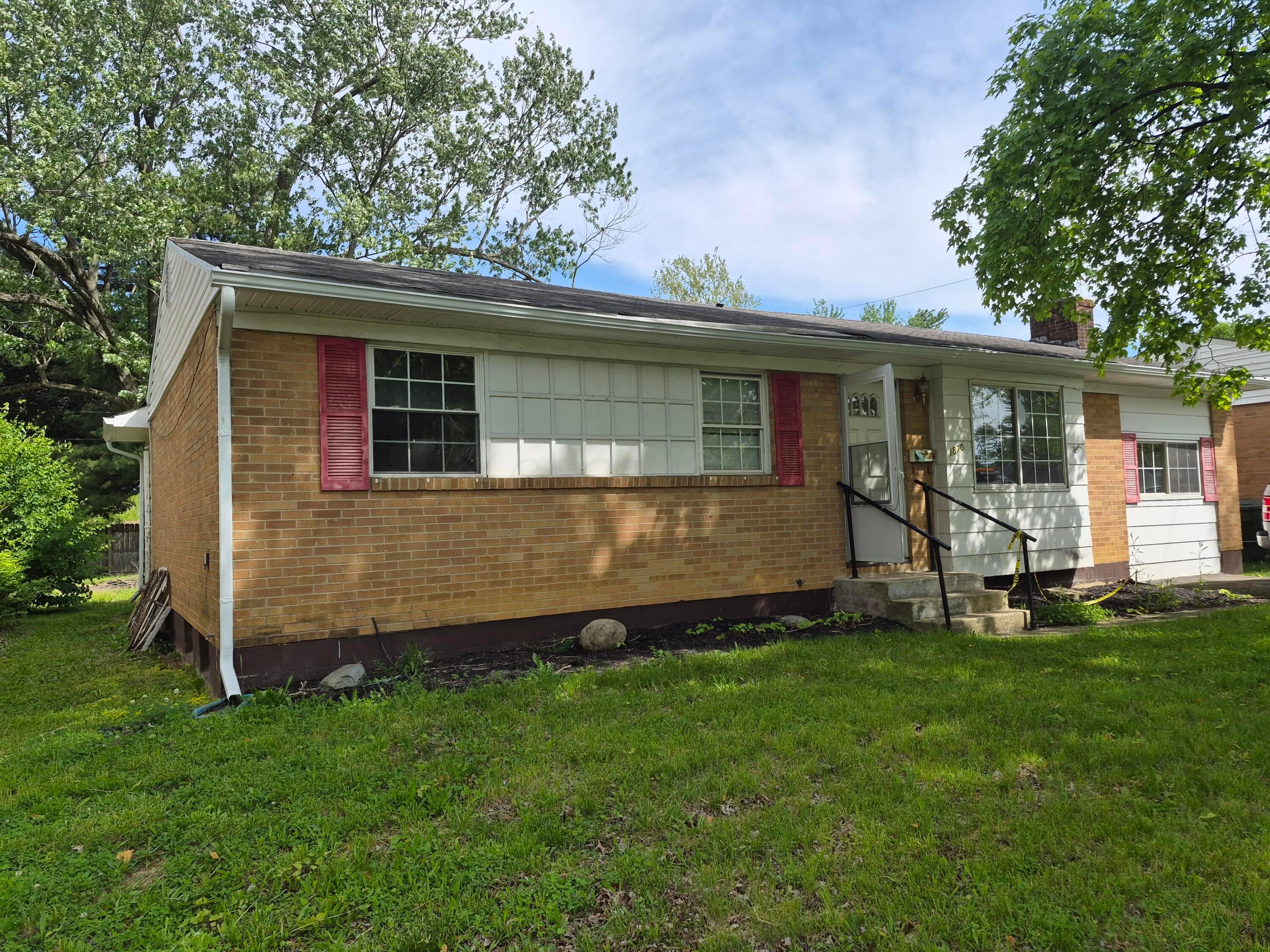 1870 Lonsdale Road Columbus, OH 43232 - Photo 3 of 12 Front view