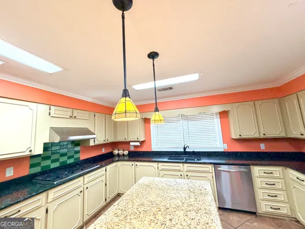 $585,000 | 2166 Highway 199, Mount Vernon, GA 30445