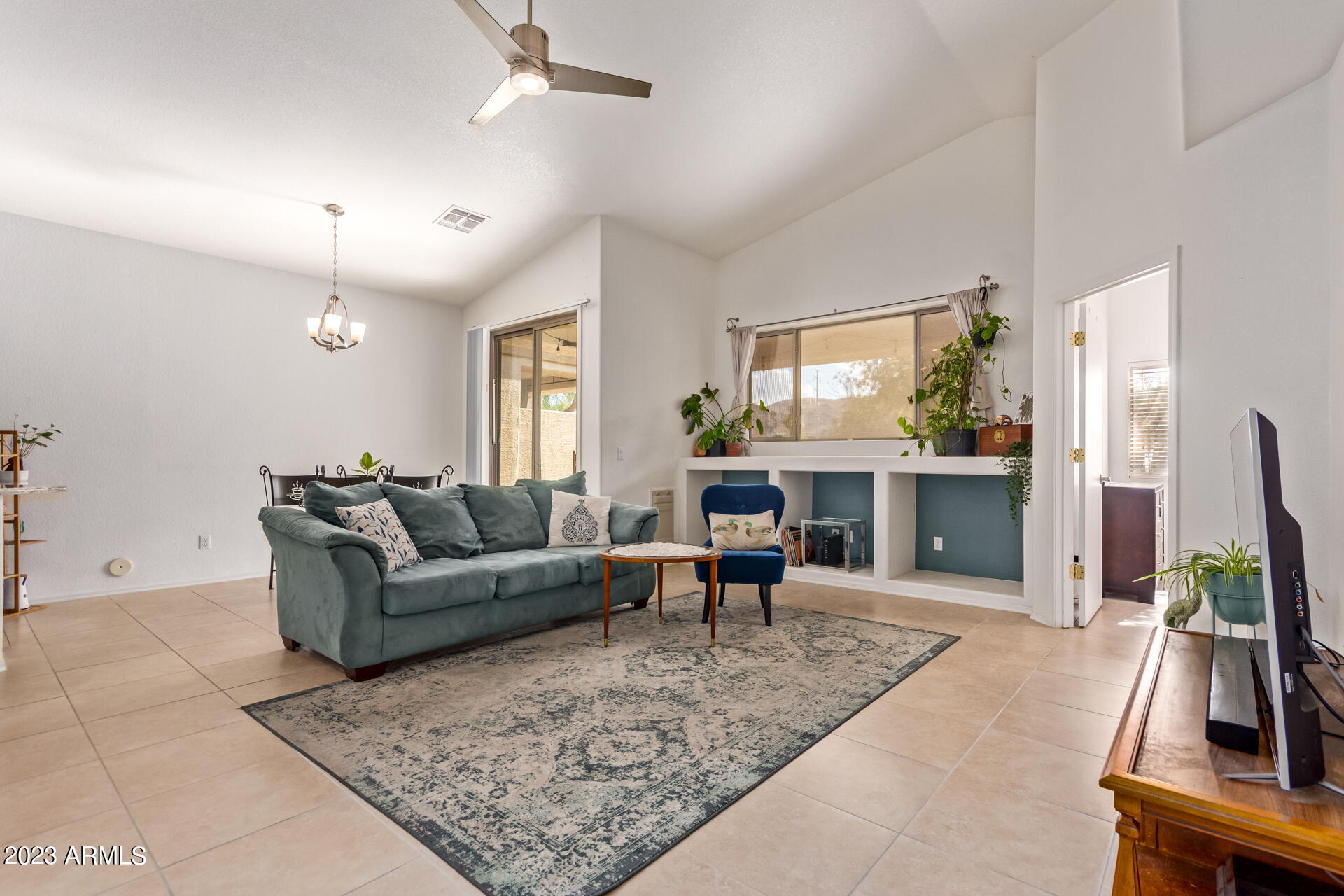 3219 East Fremont Road Phoenix, AZ 85042 - Photo 4 of 45 11 Fremont 3219