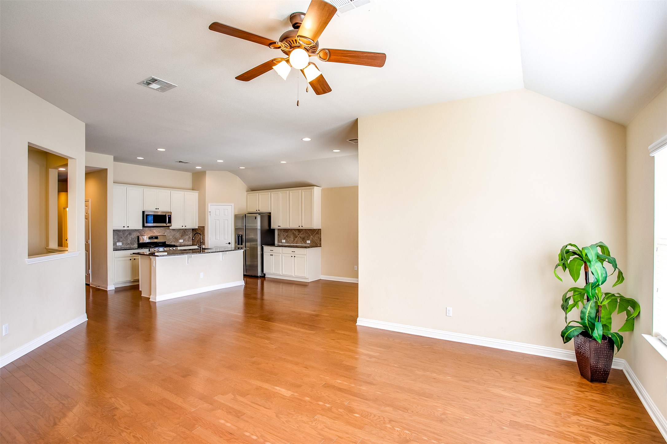 1721 Elaina Loop Leander, TX 78641 - Photo 8 of 28
