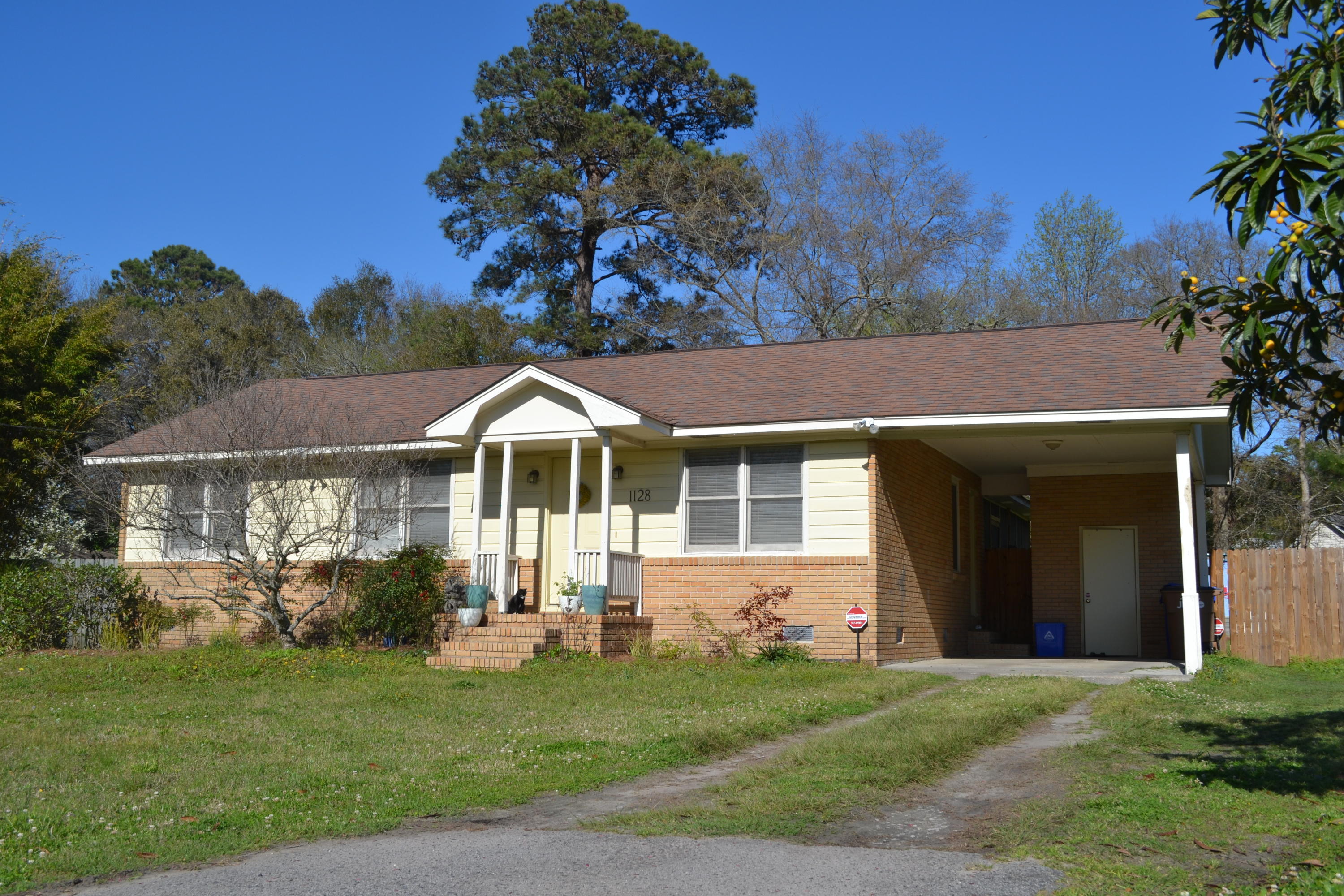 1128 Ocean View Road Charleston, SC 29412 - Photo 3 of 25 DSC_0154
