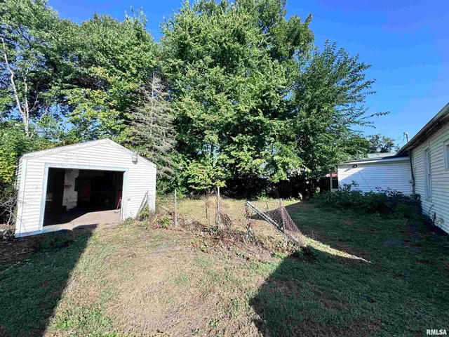 $21,000 | 310 South Madison Street, Macomb, IL 61455