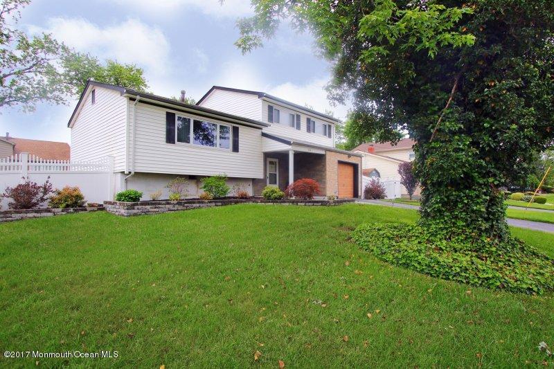 588 Line Road Hazlet, NJ 07730 - Photo 1 of 20 165556477_rwoDZrKO