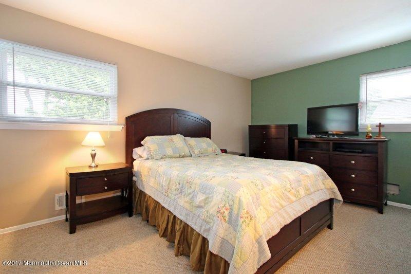 588 Line Road Hazlet, NJ 07730 - Photo 11 of 20 165556495_D8VjpTn0