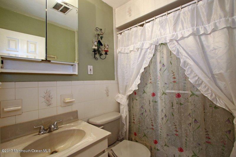 588 Line Road Hazlet, NJ 07730 - Photo 14 of 20 165556498_n4fIfxqd