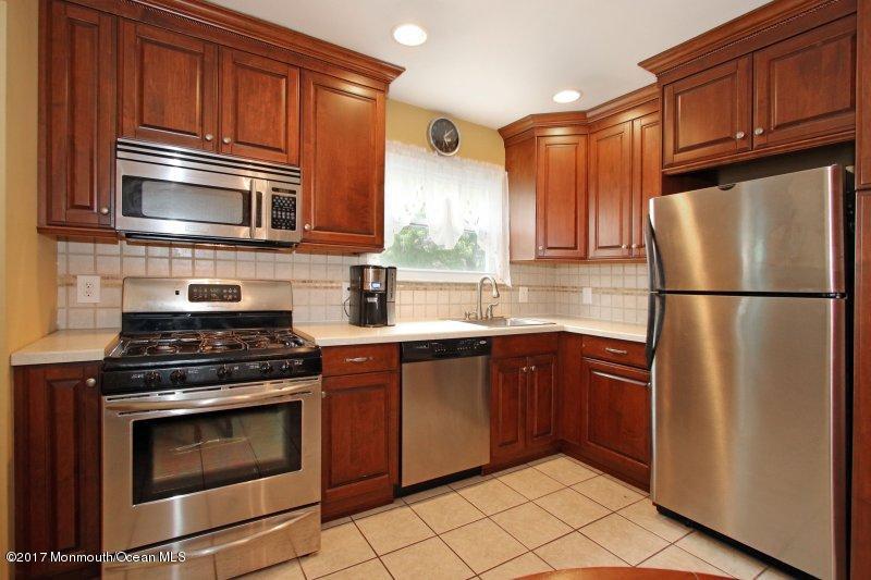 588 Line Road Hazlet, NJ 07730 - Photo 6 of 20 165556492_WADFH5BN