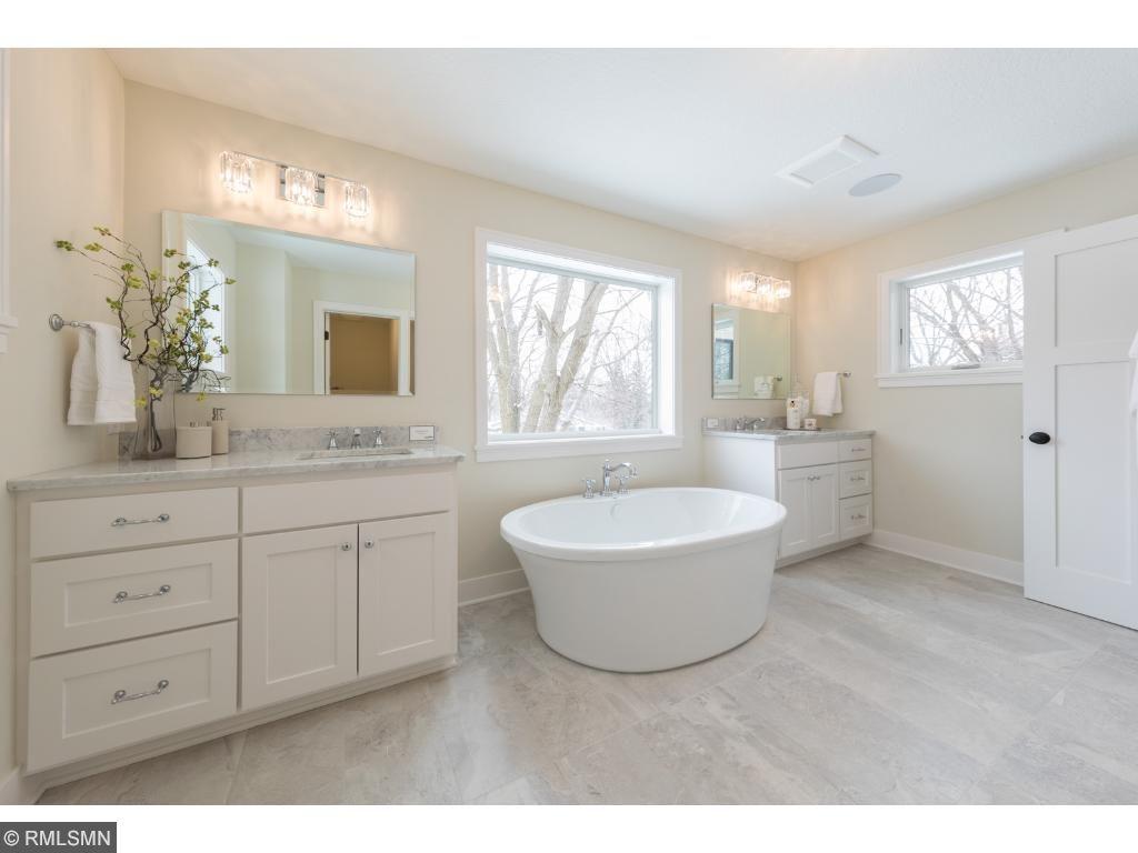 216 Cutacross Road Golden Valley, MN 55422 - Photo 15 of 17