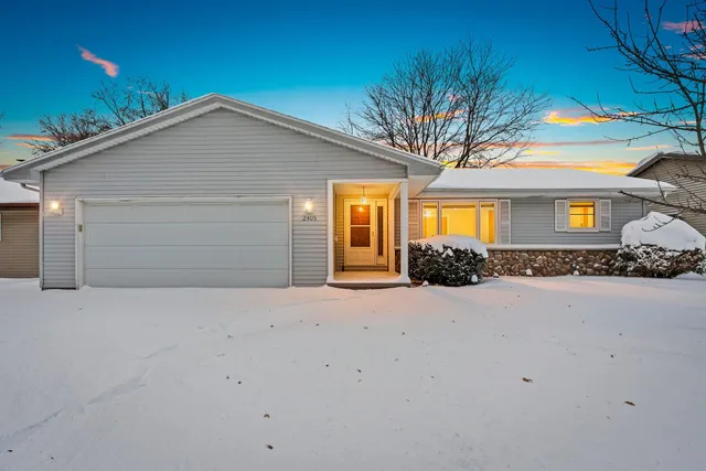 $324,900 | 2405 North Erb Street, Appleton, WI 54911