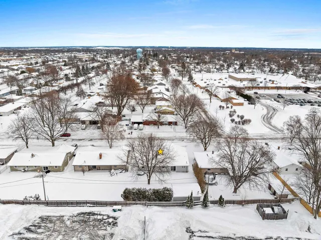 $324,900 | 2405 North Erb Street, Appleton, WI 54911