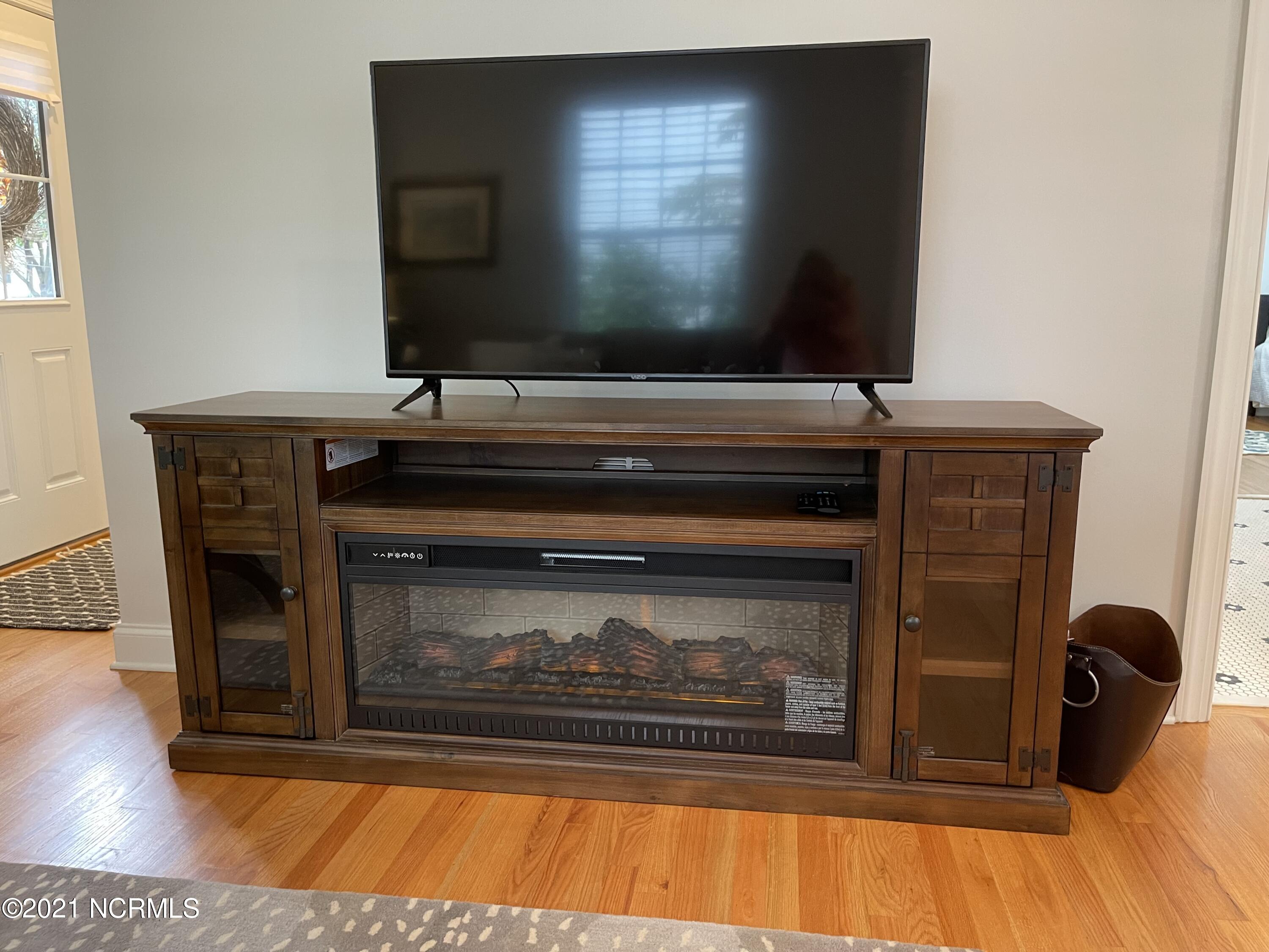 65 Dundee Road Pinehurst, NC 28374 - Photo 2 of 7 Media/fireplace