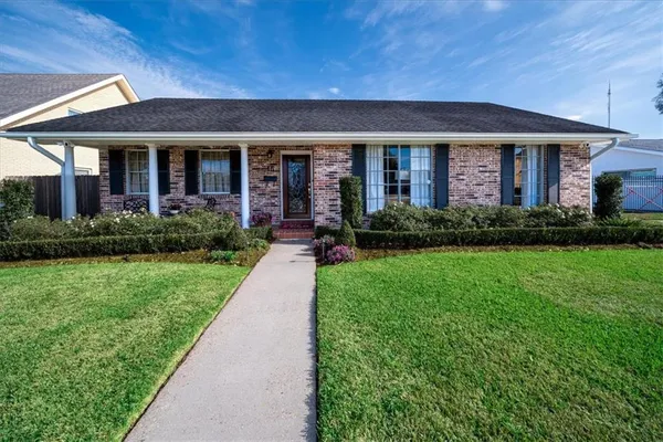 $367,500 | 15 Derbes Drive, Gretna, LA 70053