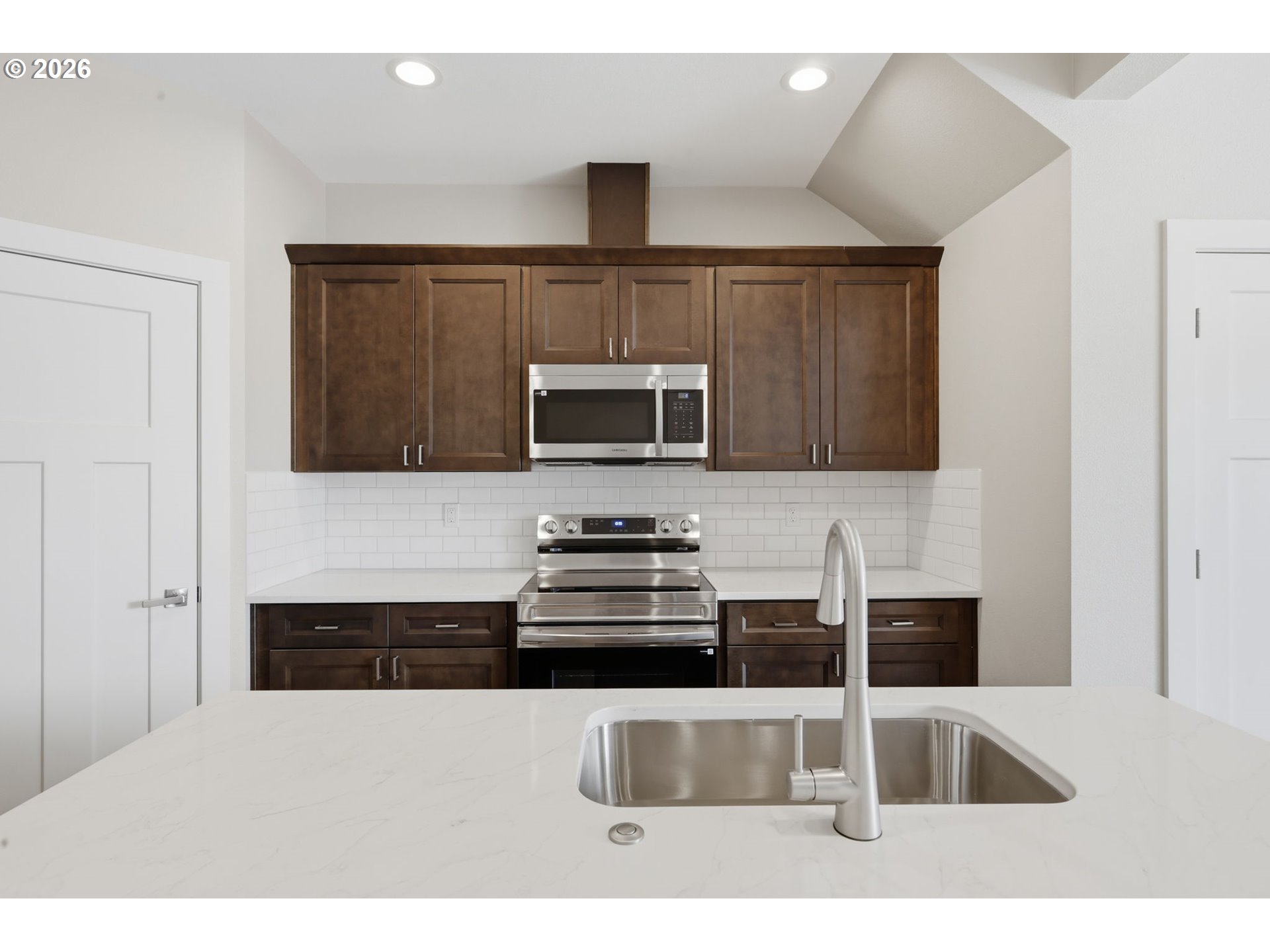 4011 Southwest Royal Avenue Gresham, OR 97080 - Photo 17 of 48