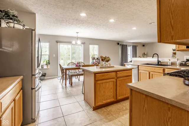 $389,900 | 6589 Avalon Boulevard, Avon, IN 46123