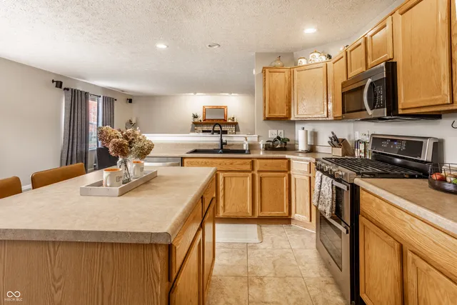 $389,900 | 6589 Avalon Boulevard, Avon, IN 46123