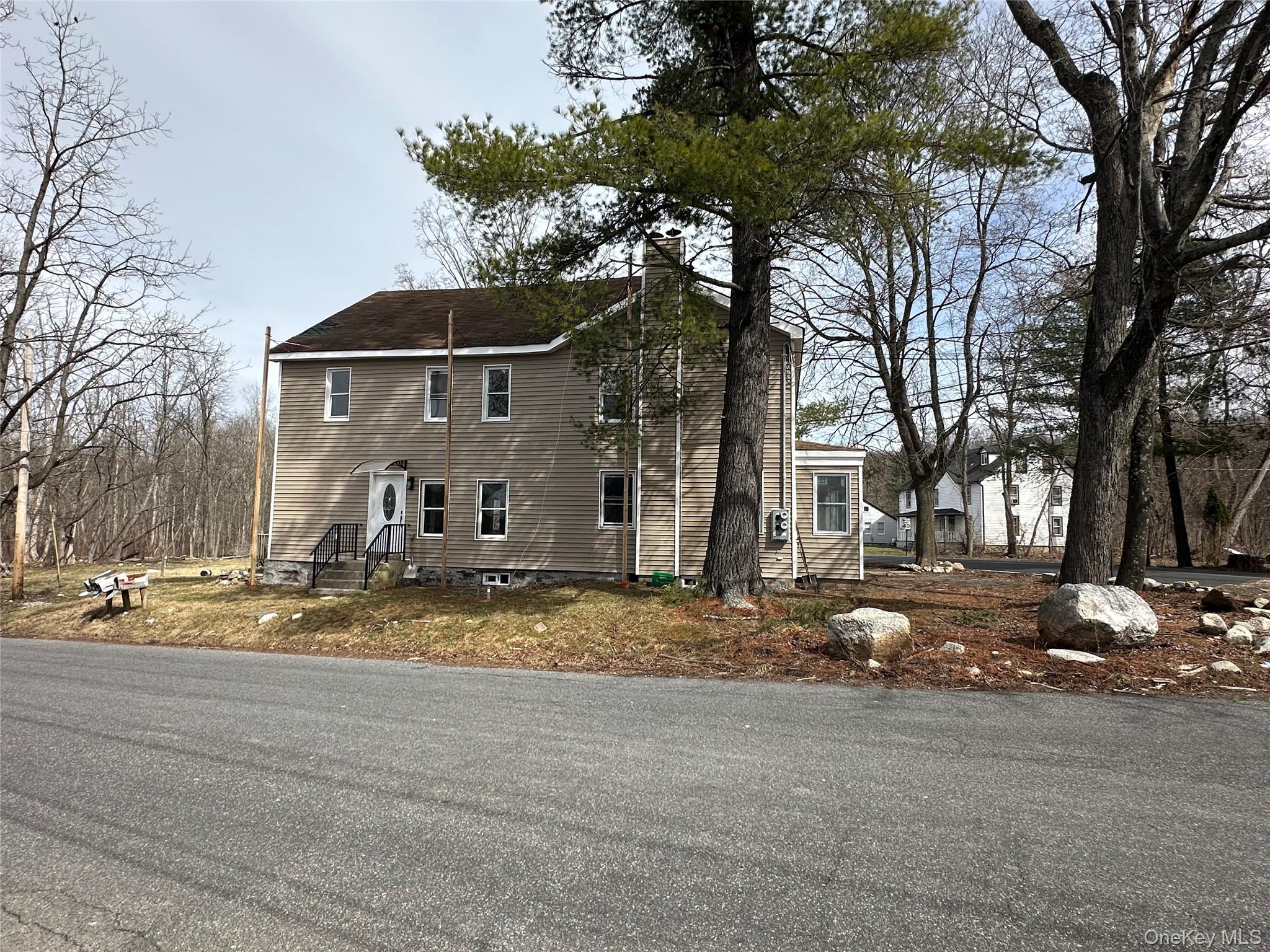 1445 Burlingham Road Pine Bush, NY 12566 - Photo 5 of 42