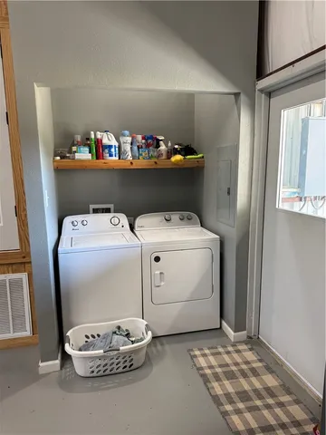 a view of livingroom with furniture