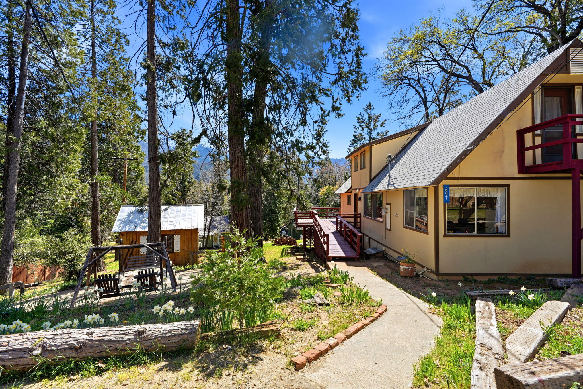 697 Loop Drive Springville, CA 93265 - Photo 4 of 55 a view of a house with a yard
