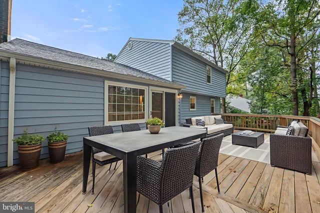a view of a dinning table and chairs in the patio