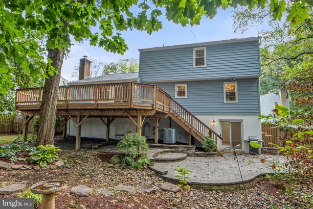 a view of a house with a yard and plants