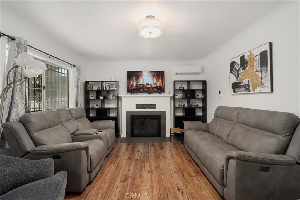 1701 North Pearl Avenue Compton, CA 90221 - Photo 9 of 37