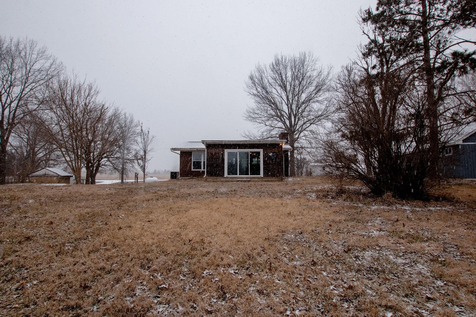 4828 Club Congress Road Waterloo, IL 62298 - Photo 3 of 34