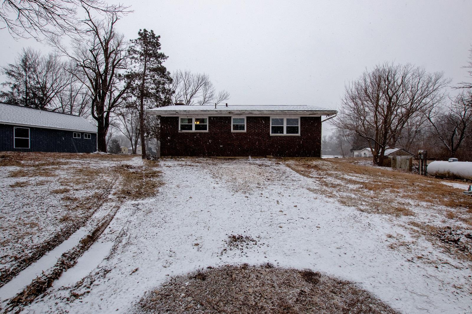 4828 Club Congress Road Waterloo, IL 62298 - Photo 5 of 34