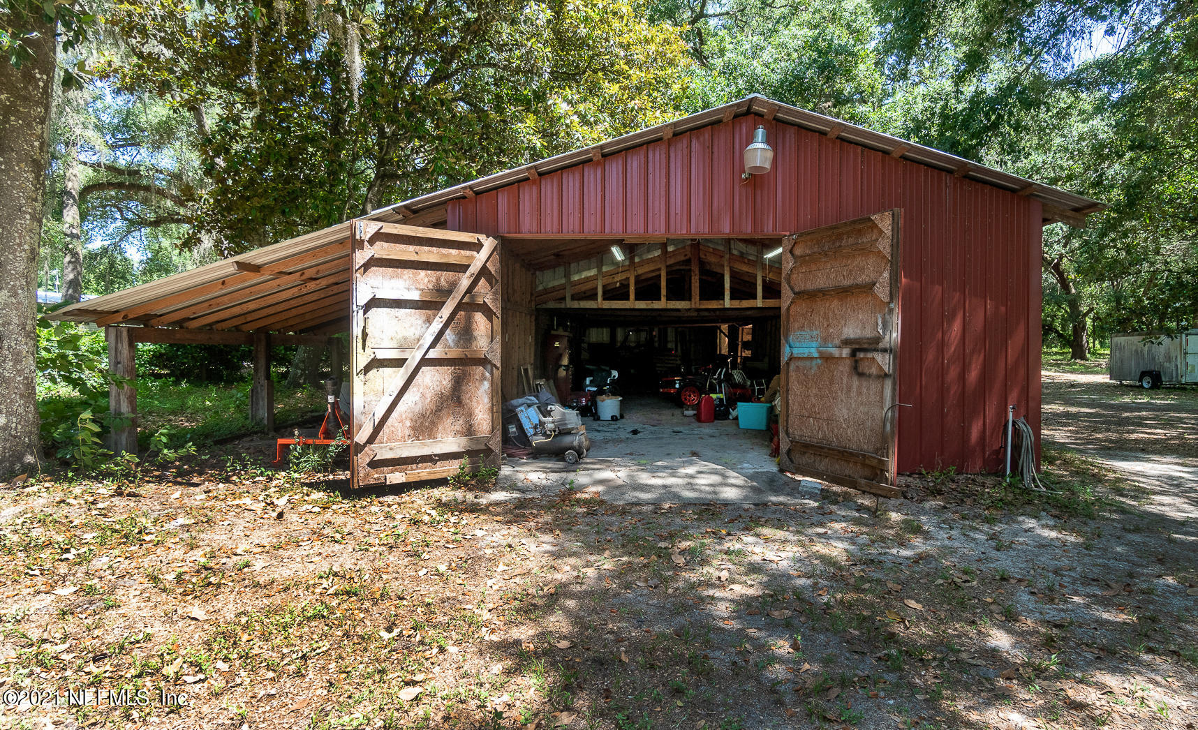 Ext Barn b