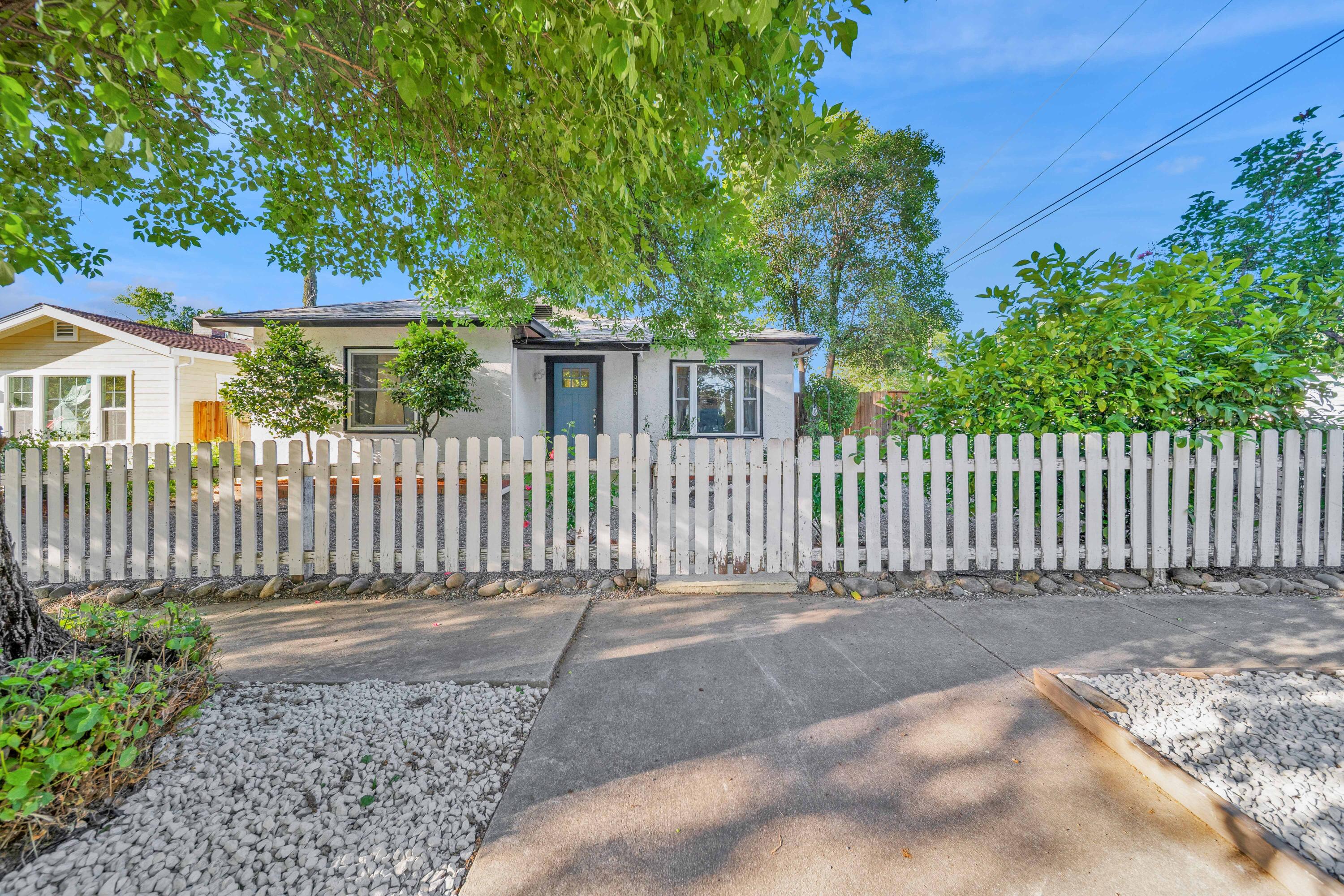 855 State Street Redding, CA 96001 - Photo 1 of 42 Redding-Real-Estate-Photography-44