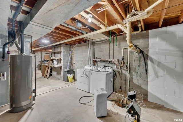 $299,900 | 209 Lake View Court, Colona, IL 61241