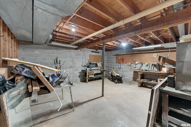 $299,900 | 209 Lake View Court, Colona, IL 61241