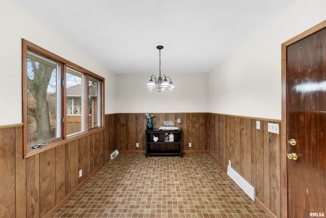 $299,900 | 209 Lake View Court, Colona, IL 61241