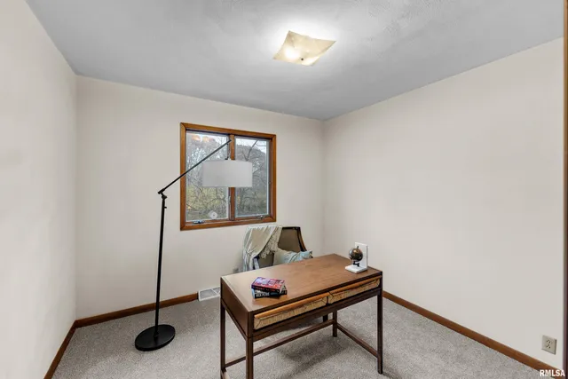 $299,900 | 209 Lake View Court, Colona, IL 61241