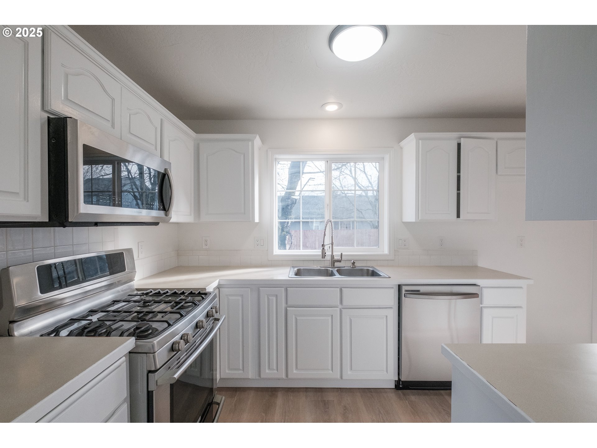 91223 Rustic Court Eugene, OR 97408 - Photo 15 of 47