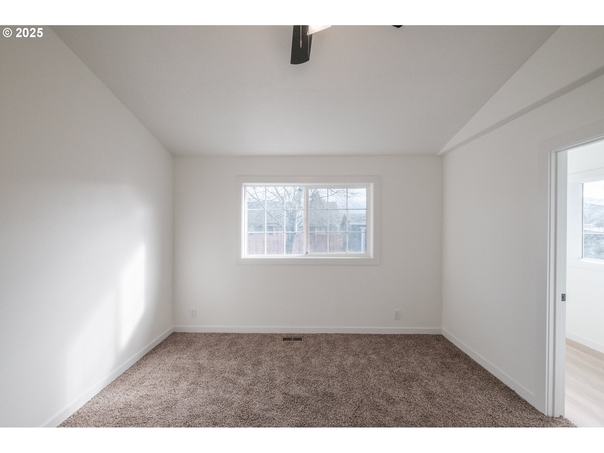 91223 Rustic Court Eugene, OR 97408 - Photo 20 of 47