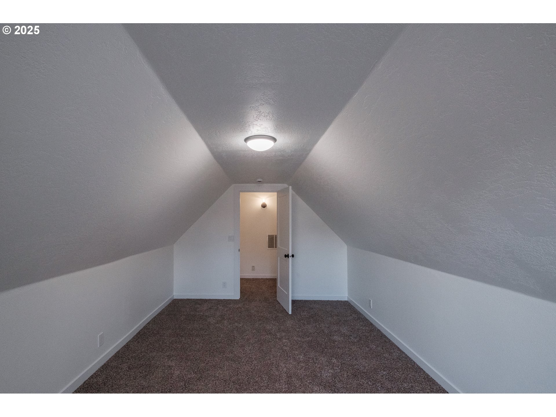 91223 Rustic Court Eugene, OR 97408 - Photo 39 of 47