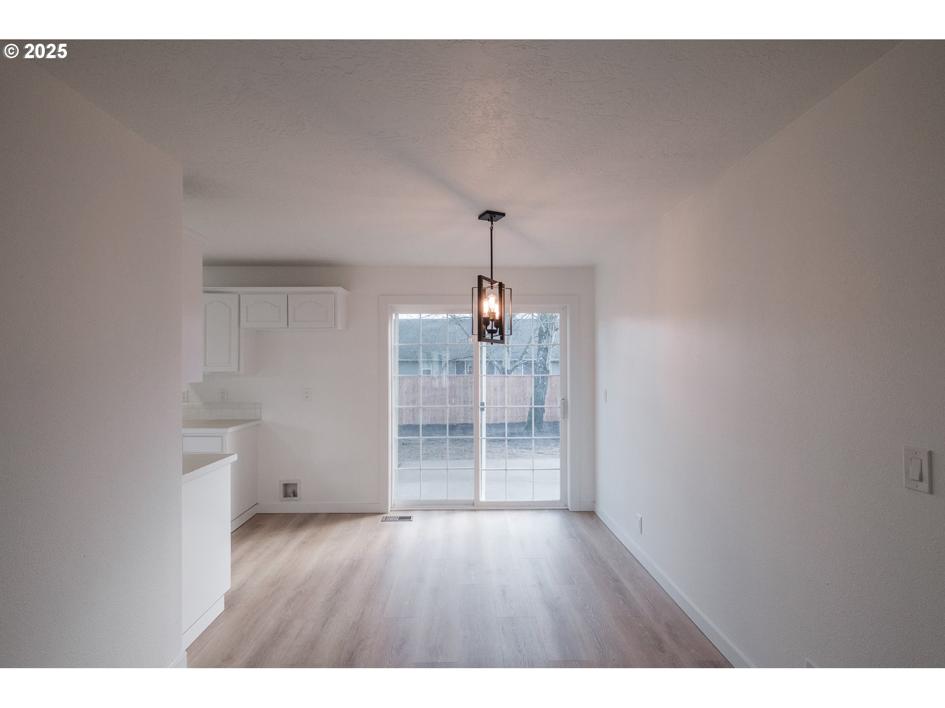 91223 Rustic Court Eugene, OR 97408 - Photo 10 of 47