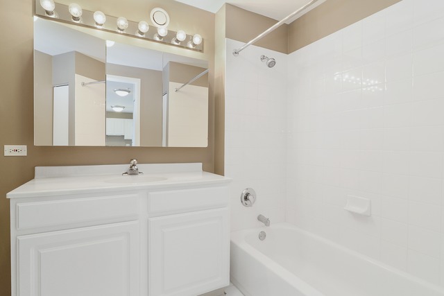 545 North Dearborn Street, Unit 3108 Chicago, IL 60654 - Photo 8 of 18