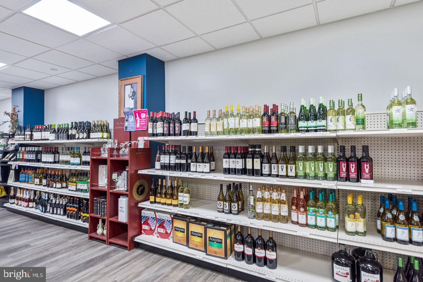 5225 Pooks Hill Road, Unit 1814N Bethesda, MD 20814 - Photo 27 of 31 a room with lots of different kinds of flowers