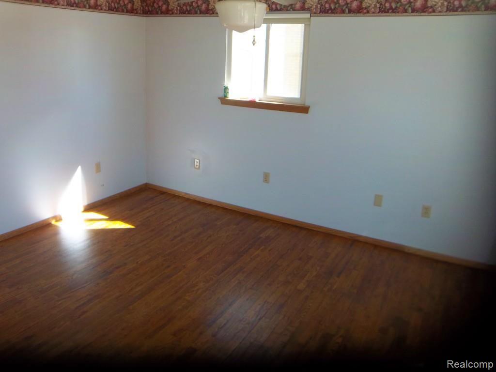 11325 Messmore Road Utica, MI 48317 - Photo 21 of 25 messmore master bed.jpg
