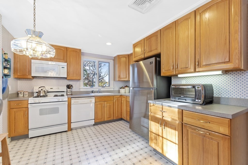7 Ashcroft Road Newton, MA 02461 - Photo 10 of 25 Gallery Image 10