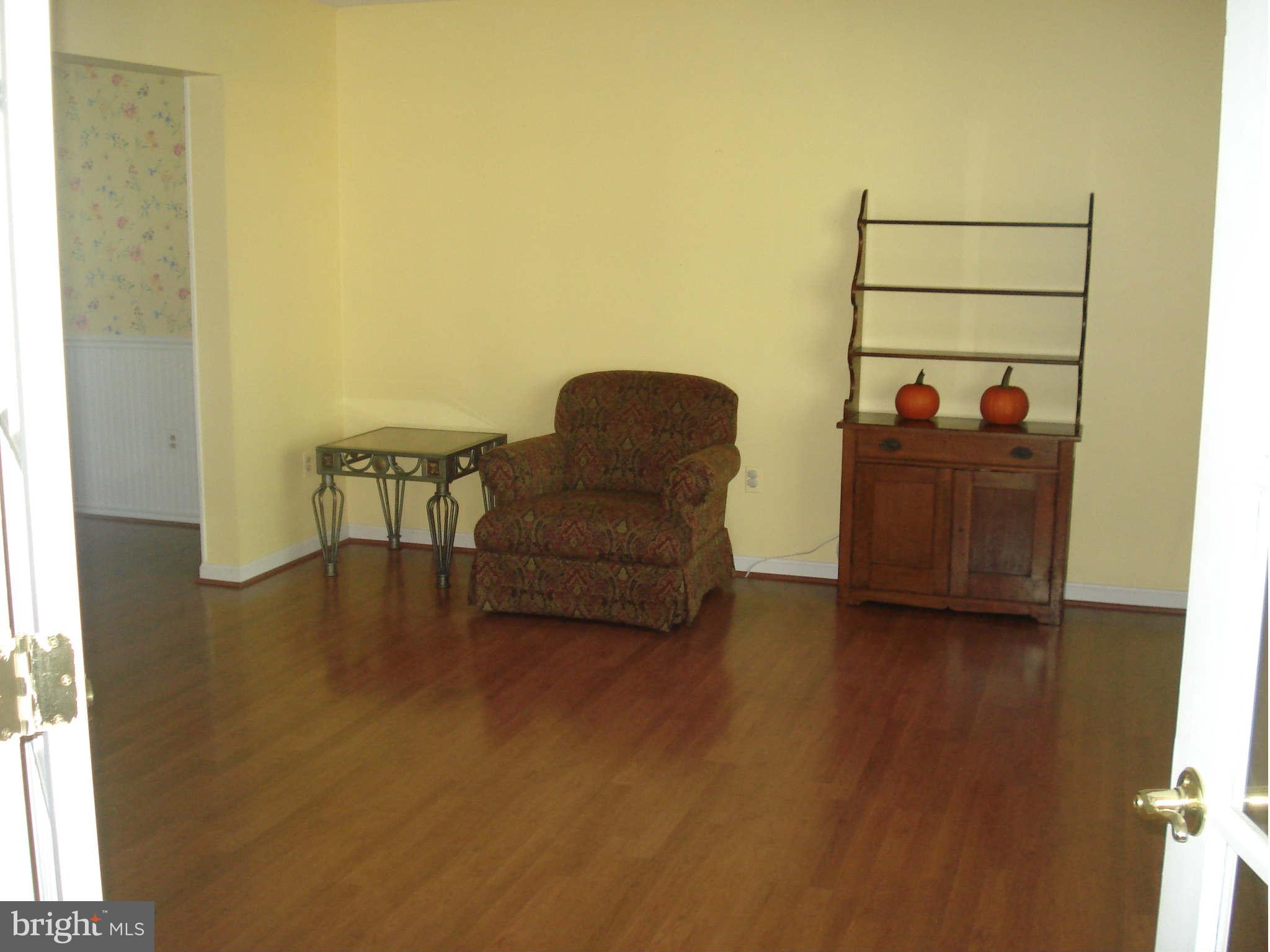 4715 Mt Carmel Road Hampstead, MD 21074 - Photo 4 of 29 Living Room