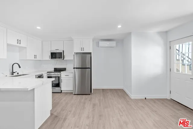 $3,750 | 1518 1/4 Stearns Drive, Los Angeles, CA 90035