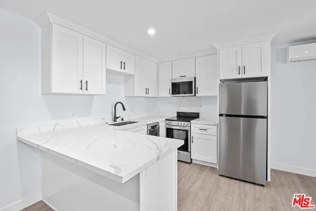 $3,750 | 1518 1/4 Stearns Drive, Los Angeles, CA 90035