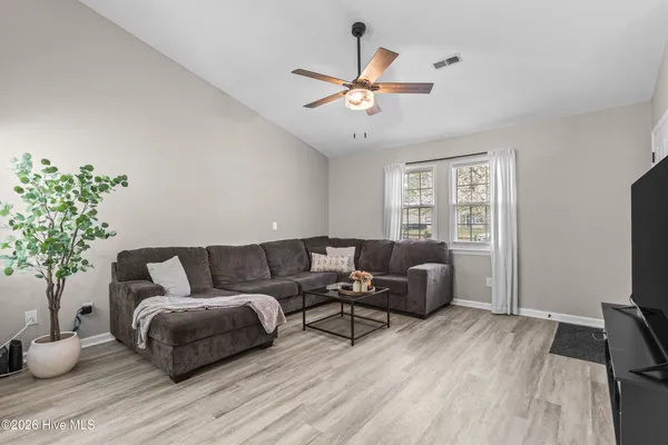 $1,600 | 612 Crissy Drive, Jacksonville, NC 28540