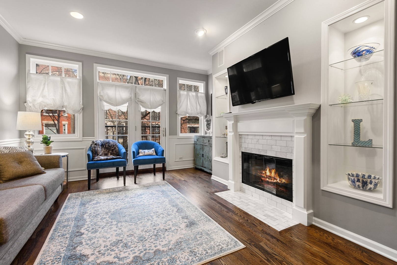 853 West Roscoe Street, Unit 1 Chicago, IL 60657 - Photo 2 of 23