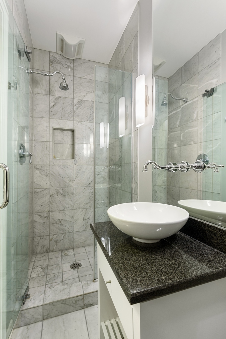 853 West Roscoe Street, Unit 1 Chicago, IL 60657 - Photo 14 of 23