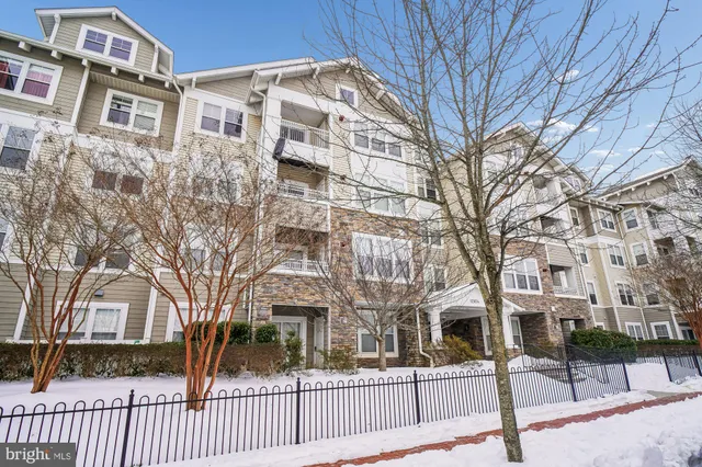 $2,750 | 12824 Clarksburg Square Road, Unit 102, Clarksburg, MD 20871