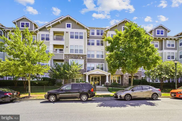 $2,750 | 12824 Clarksburg Square Road, Unit 102, Clarksburg, MD 20871