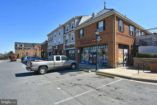 $2,750 | 12824 Clarksburg Square Road, Unit 102, Clarksburg, MD 20871