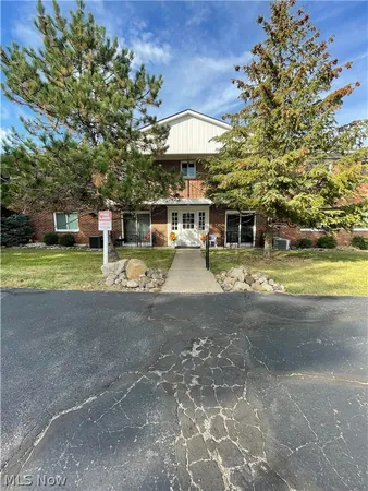$1,199 | 71 East Sprague Road, Unit 8, Seven Hills, OH 44131